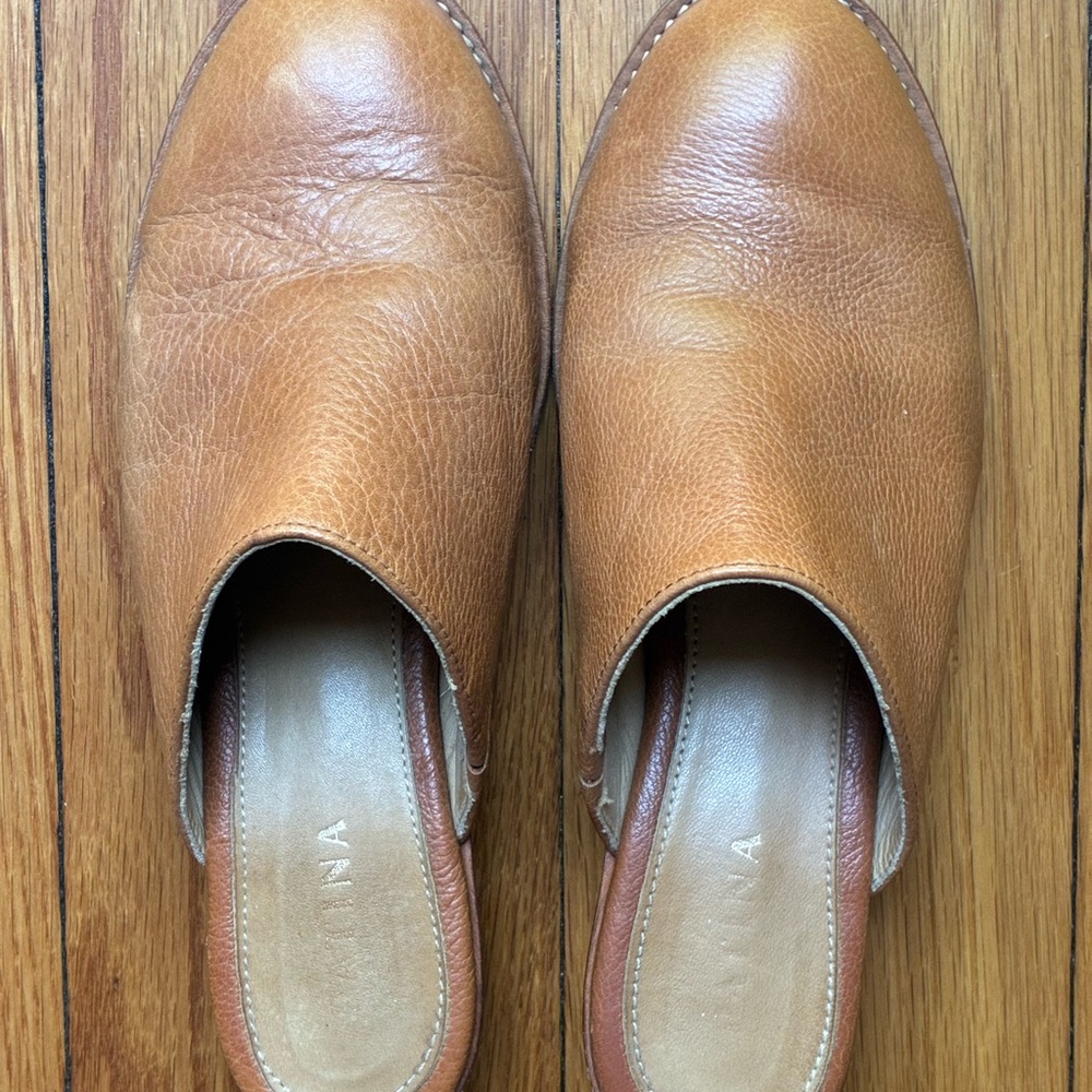 Patina (Portland Leather) Tan Mules in Very Good Pre-owned Condition, 7.5